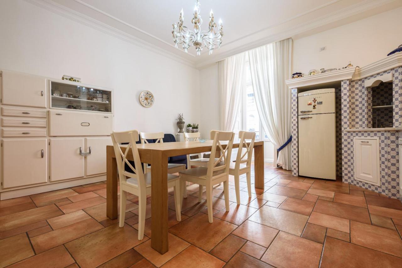 Palazzo Dello Spagnolo Suite Napoli Eksteriør billede