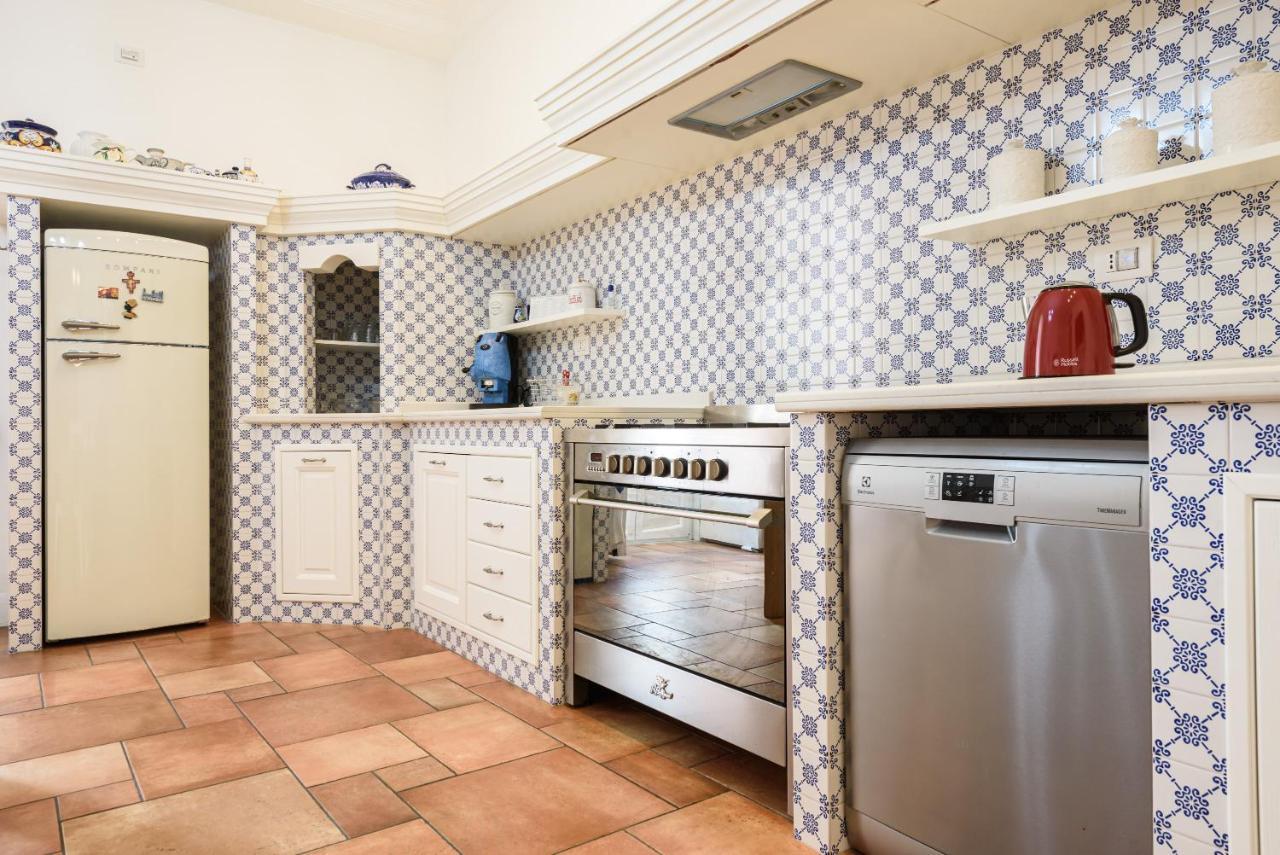 Palazzo Dello Spagnolo Suite Napoli Eksteriør billede